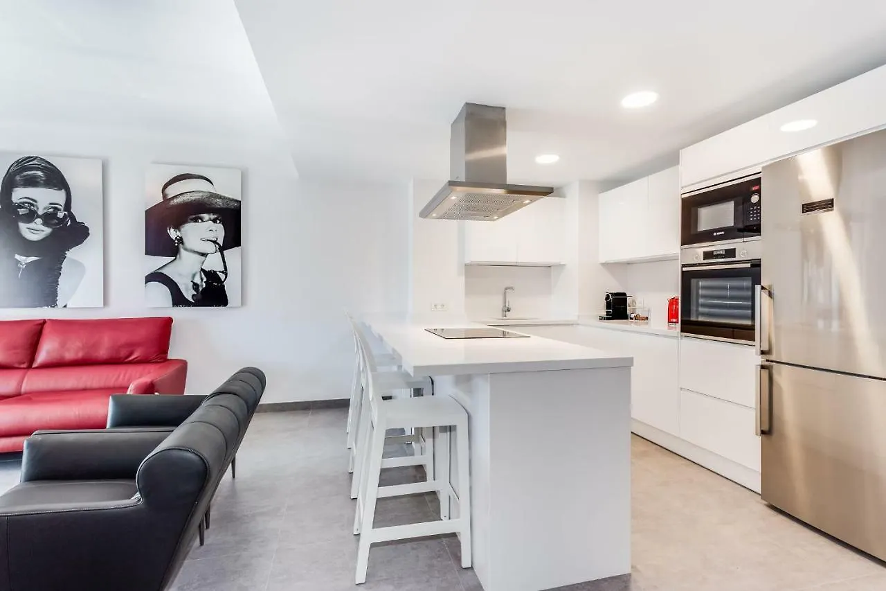 By Riva - Gorgeous 2 Bedroom Apartment In Centre Of Puerto Banus Marbella